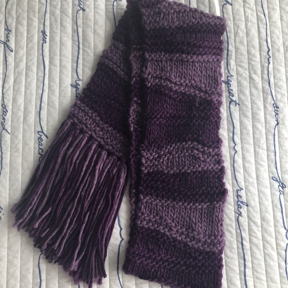 FOSSIL Purple/ Lavender cachecol 🧣 Never used.